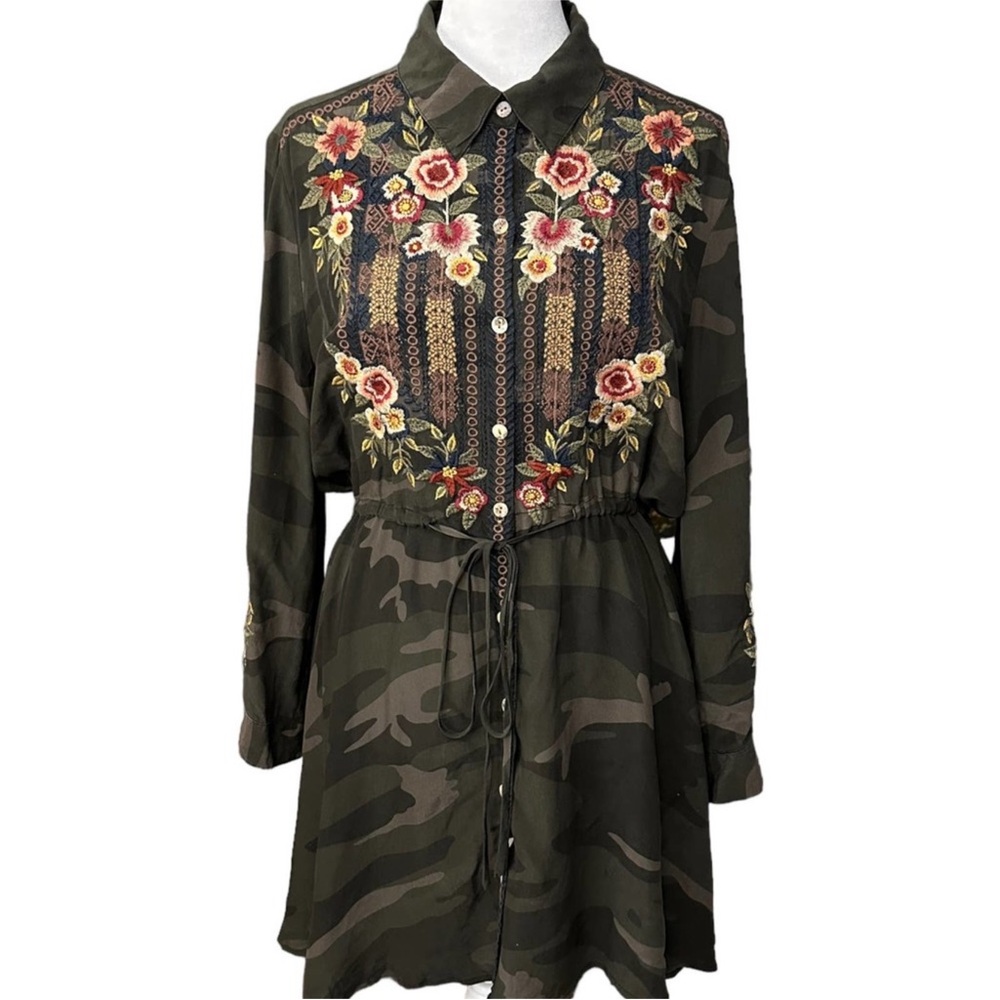 Johnny Was Workshop Women Embroidered Camouflage Shift Dress 100% Silk Green S